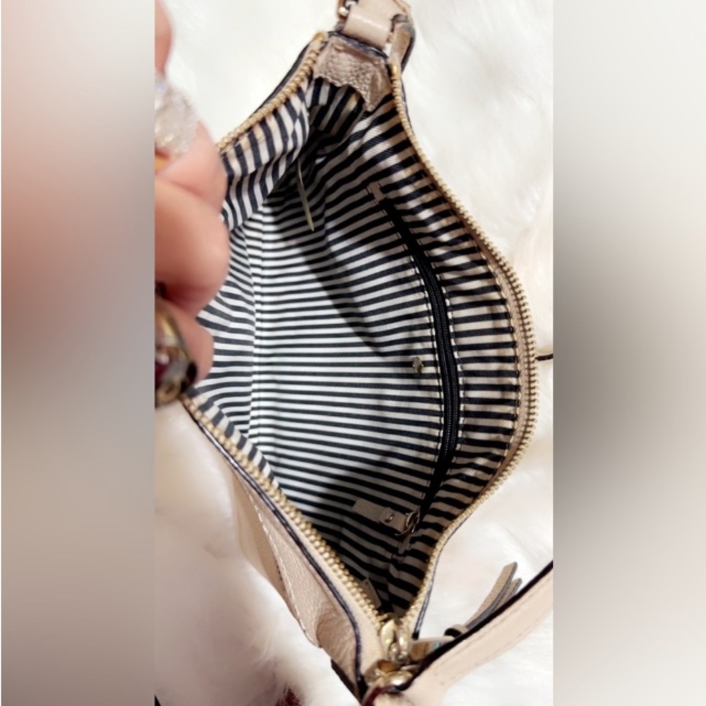 Kate Spade beautiful Like New Condition - Picture 3 of 9